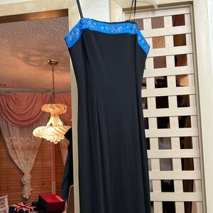 Long beautiful Black Gown
Size 10